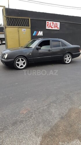 Mercedes E 220 1996, 359,500 km - 2.2 l - Bakı