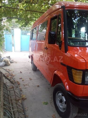Mercedes 208 D 1990, 160,000 km - 2.3 л - Sabirabad