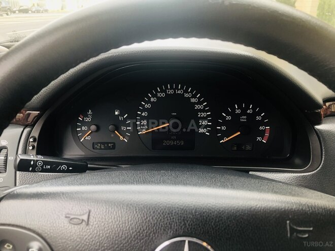 Mercedes E 240 2000, 209,000 km - 2.6 л - Bakı