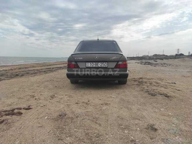 Mercedes E 200 1991, 150,000 km - 2.0 l - Sumqayıt