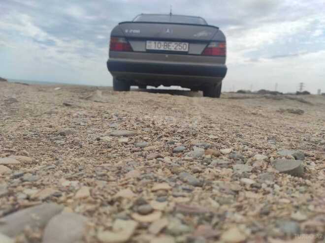 Mercedes E 200 1991, 150,000 km - 2.0 l - Sumqayıt