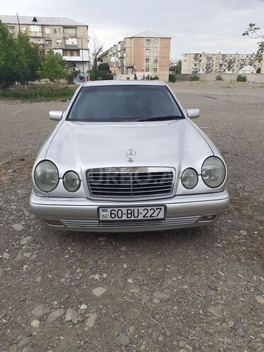 Mercedes E 240 1999, 272,000 km - 2.4 l - Gəncə