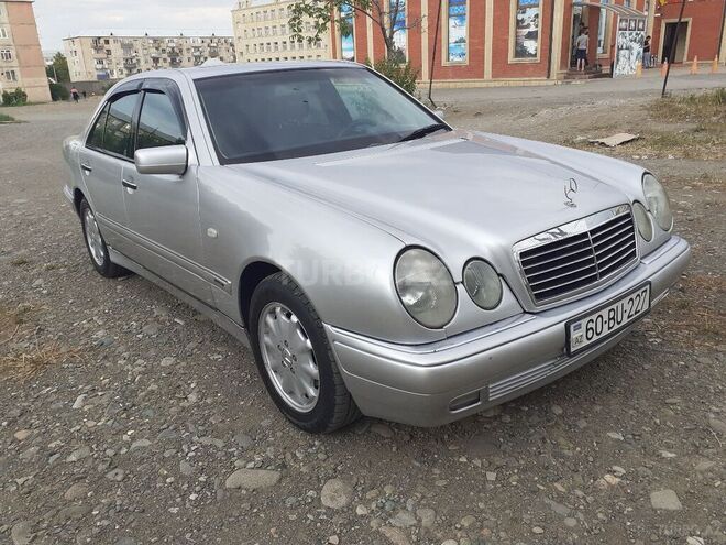 Mercedes E 240 1999, 272,000 km - 2.4 l - Gəncə