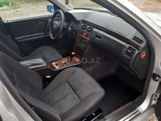 Mercedes E 240 1999, 272,000 km - 2.4 l - Gəncə