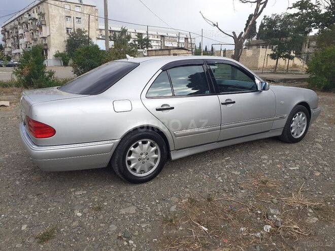 Mercedes E 240 1999, 272,000 km - 2.4 l - Gəncə