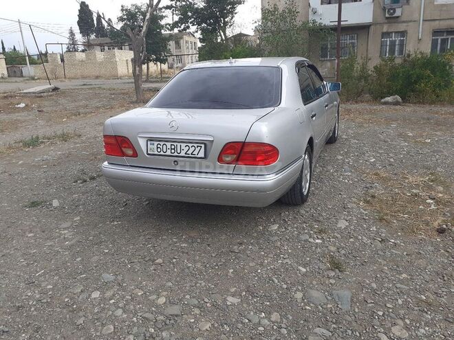 Mercedes E 240 1999, 272,000 km - 2.4 l - Gəncə