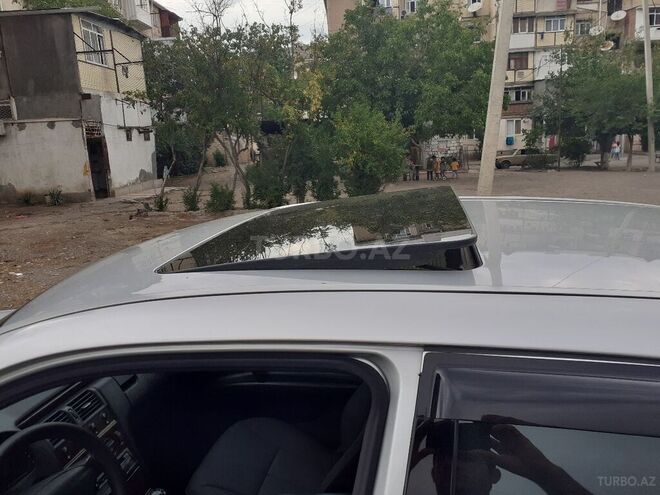 Mercedes E 240 1999, 272,000 km - 2.4 l - Gəncə