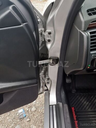 Mercedes E 240 1999, 272,000 km - 2.4 l - Gəncə