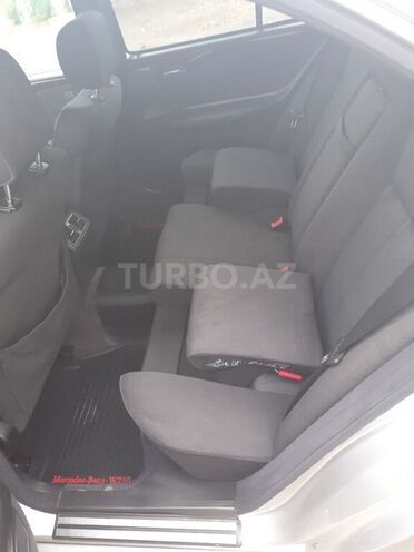 Mercedes E 240 1999, 272,000 km - 2.4 l - Gəncə