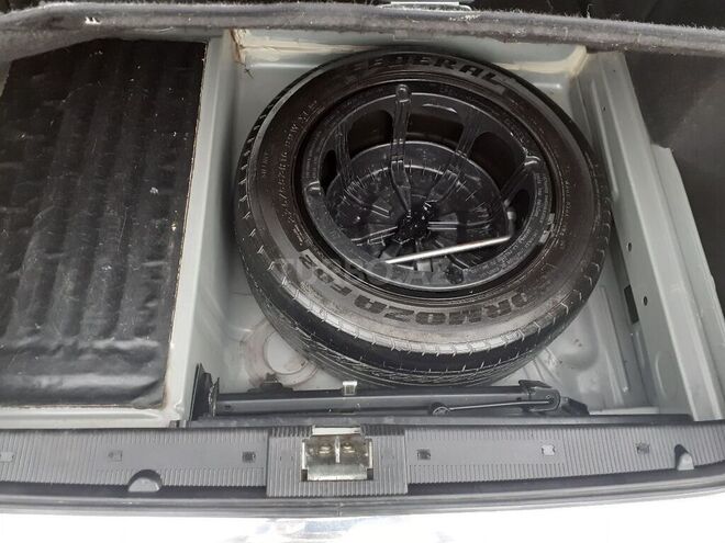 Mercedes E 240 1999, 272,000 km - 2.4 l - Gəncə