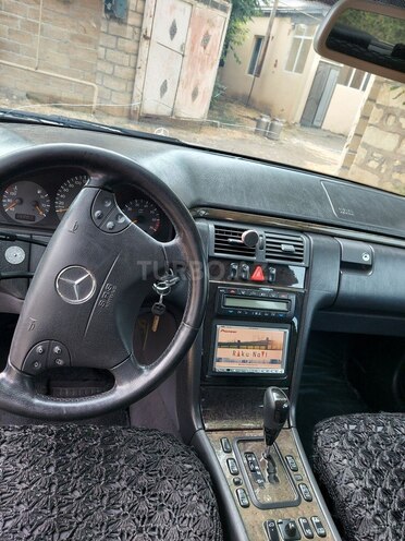Mercedes E 240 2001, 280,000 km - 2.4 l - Ağcabədi