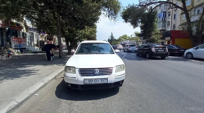 Volkswagen Passat 2003, 406,360 km - 2.5 l - Bakı