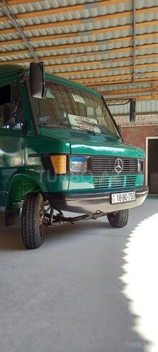 Mercedes 208 D 1993, 196,000 km - 2.2 l - Sabirabad