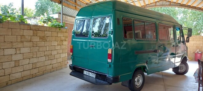 Mercedes 208 D 1993, 196,000 km - 2.2 l - Sabirabad