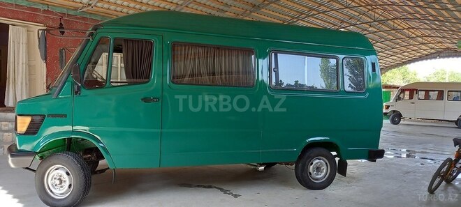 Mercedes 208 D 1993, 196,000 km - 2.2 l - Sabirabad