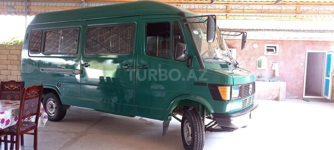 Mercedes 208 D 1993, 196,000 km - 2.2 l - Sabirabad
