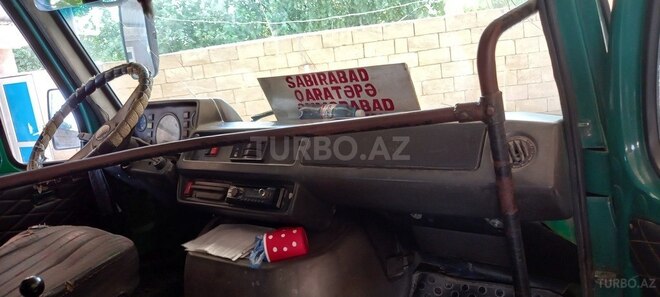 Mercedes 208 D 1993, 196,000 km - 2.2 l - Sabirabad