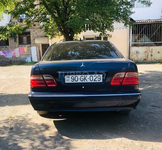 Mercedes E 240 2000, 320,000 km - 2.4 l - Gəncə