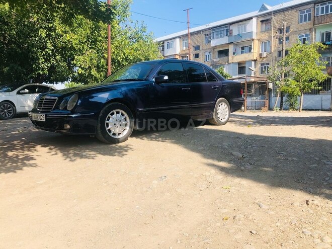 Mercedes E 240 2000, 320,000 km - 2.4 l - Gəncə