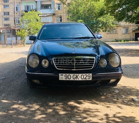 Mercedes E 240 2000, 320,000 km - 2.4 l - Gəncə