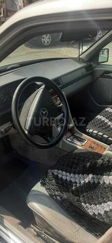 Mercedes E 250 1985, 412,000 km - 2.5 l - Bakı