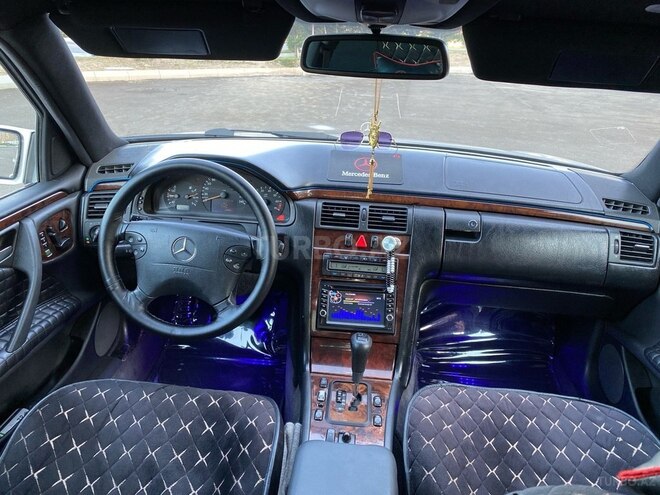 Mercedes E 240 2000, 290,000 km - 2.4 l - Bakı