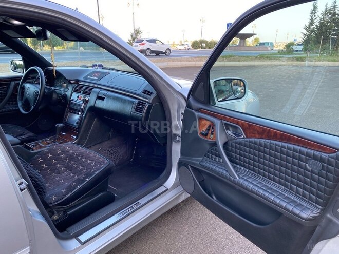 Mercedes E 240 2000, 290,000 km - 2.4 l - Bakı