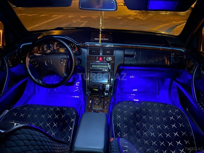 Mercedes E 240 2000, 290,000 km - 2.4 l - Bakı