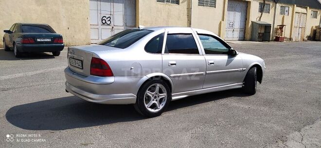 Opel Vectra 1998, 390,000 km - 2.0 l - Sumqayıt