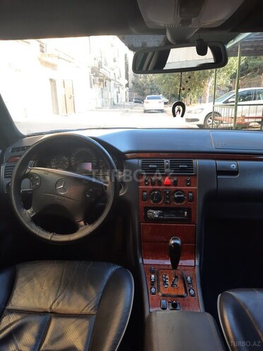 Mercedes E 220 2001, 278,312 km - 2.2 л - Bakı
