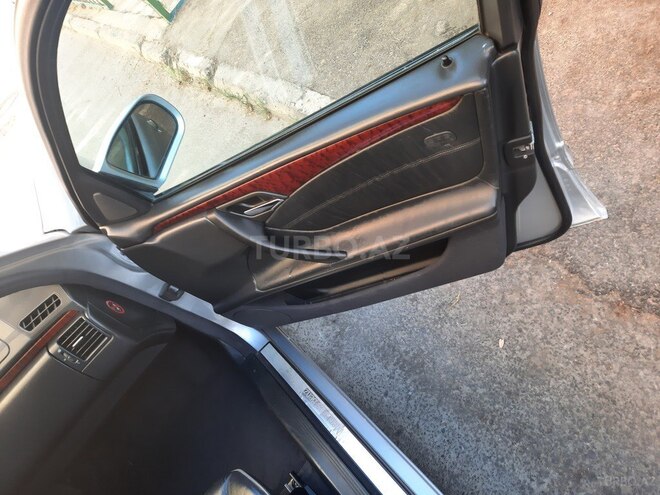 Mercedes E 220 2001, 278,312 km - 2.2 л - Bakı