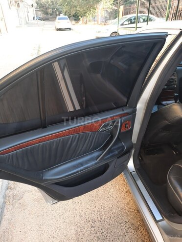Mercedes E 220 2001, 278,312 km - 2.2 л - Bakı