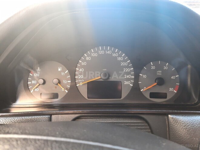 Mercedes E 220 2001, 278,312 km - 2.2 л - Bakı