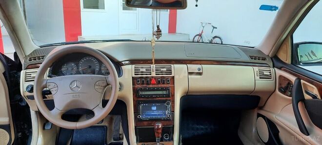 Mercedes E 320 2000, 124,555 km - 3.2 л - Sabirabad