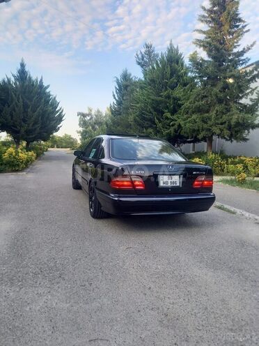 Mercedes E 320 2000, 124,555 km - 3.2 л - Sabirabad