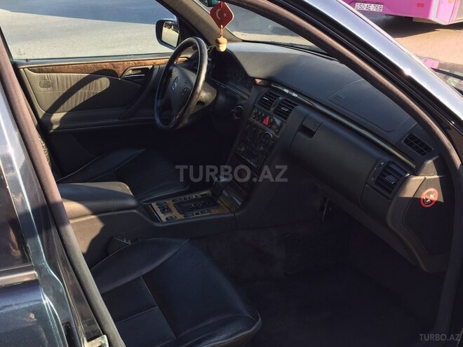 Mercedes E 240 1999, 283,000 km - 2.4 l - Sumqayıt