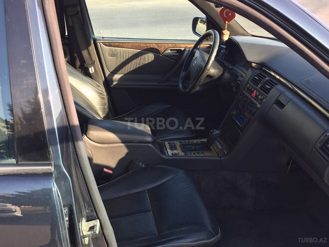 Mercedes E 240 1999, 283,000 km - 2.4 l - Sumqayıt