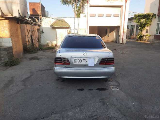 Mercedes E 220 2001, 498,000 km - 2.2 l - Bakı