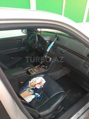 Mercedes E 220 2001, 498,000 km - 2.2 l - Bakı