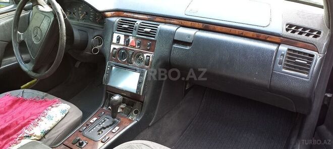 Mercedes E 230 1997, 253,648 km - 2.3 l - Bakı
