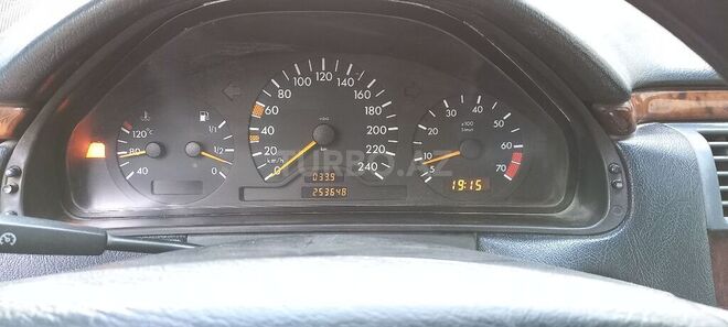 Mercedes E 230 1997, 253,648 km - 2.3 l - Bakı