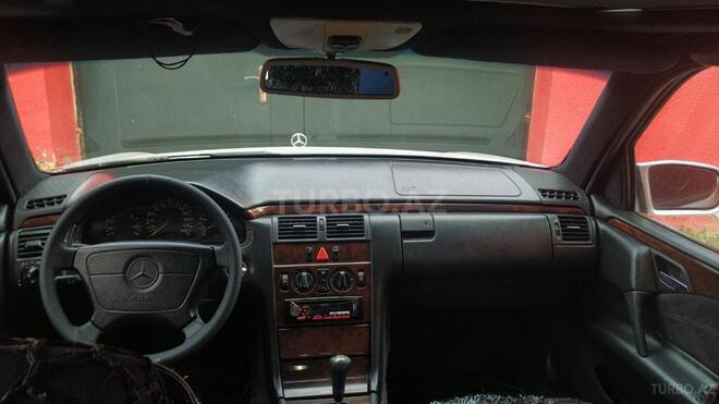 Mercedes E 230 1997, 354,000 km - 2.3 л - Bakı
