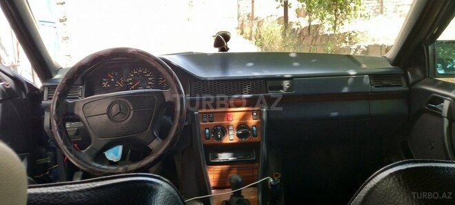 Mercedes E 250 1995, 320,000 km - 2.5 л - Bakı