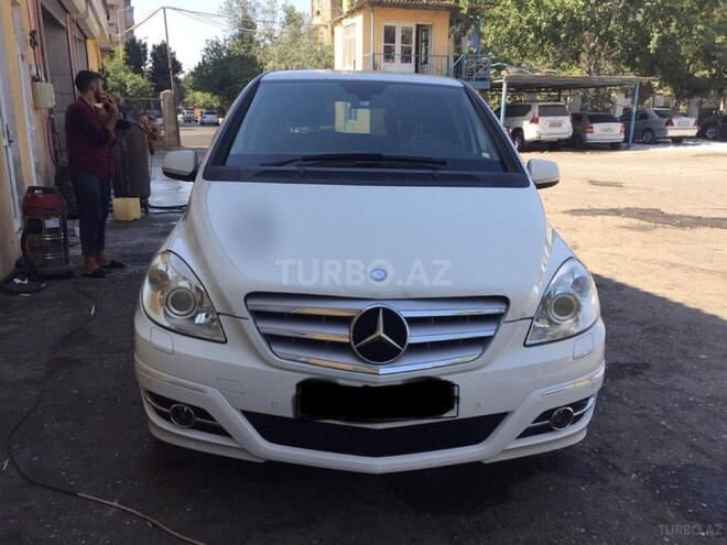 Mercedes B 180 2010, 97,610 km - 1.7 l - Bakı