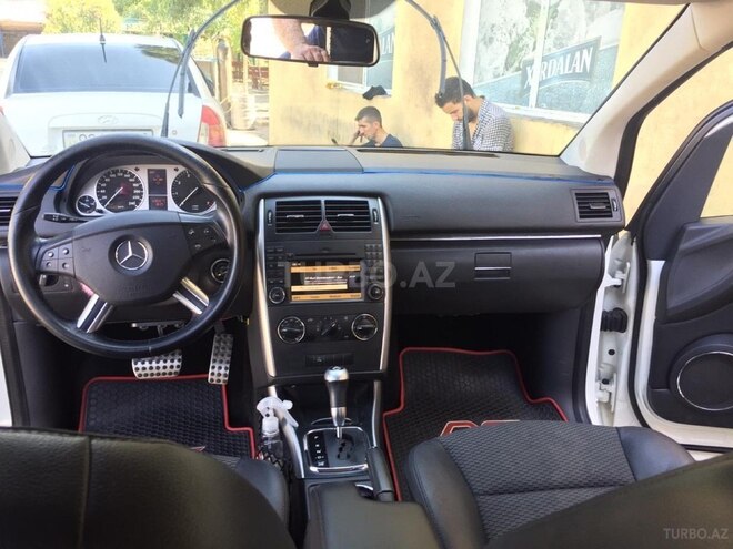 Mercedes B 180 2010, 97,610 km - 1.7 l - Bakı
