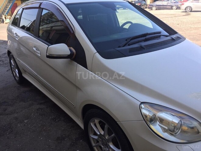 Mercedes B 180 2010, 97,610 km - 1.7 l - Bakı