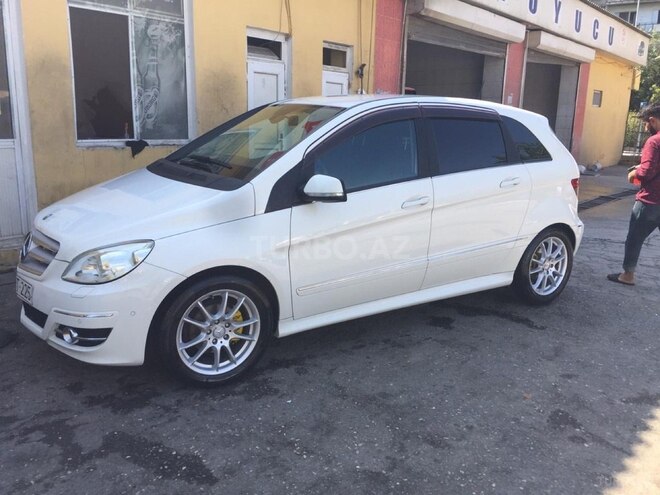 Mercedes B 180 2010, 97,610 km - 1.7 l - Bakı