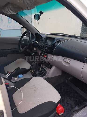 Mitsubishi L200 2013, 209,000 km - 2.5 l - Bakı