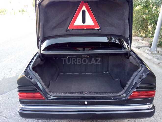 Mercedes E 220 1992, 294,000 km - 2.2 l - Bakı