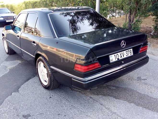 Mercedes E 220 1992, 294,000 km - 2.2 l - Bakı